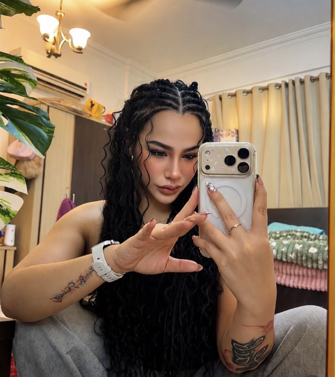 French curl knotless braids